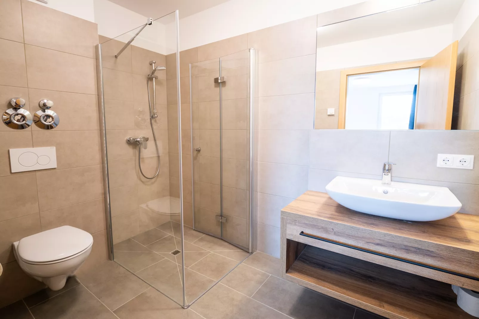 Superior Two-bedroom Apartment – KA2S-Badezimmer