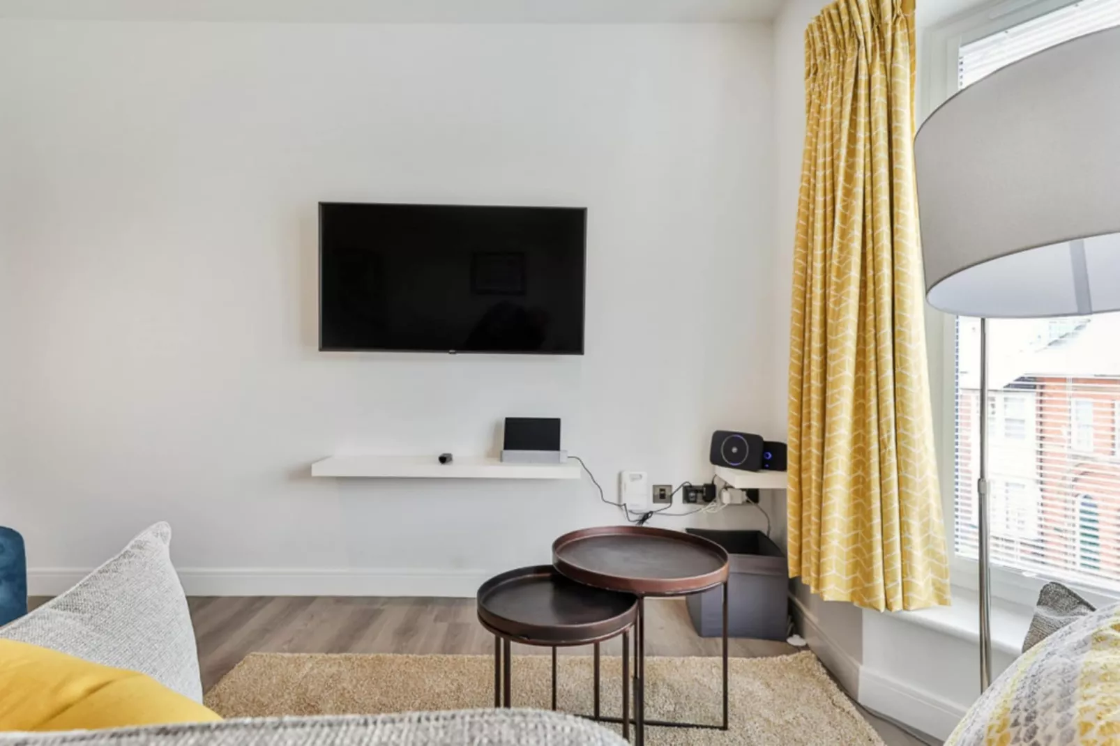 Belle House, Apt 5-Living room