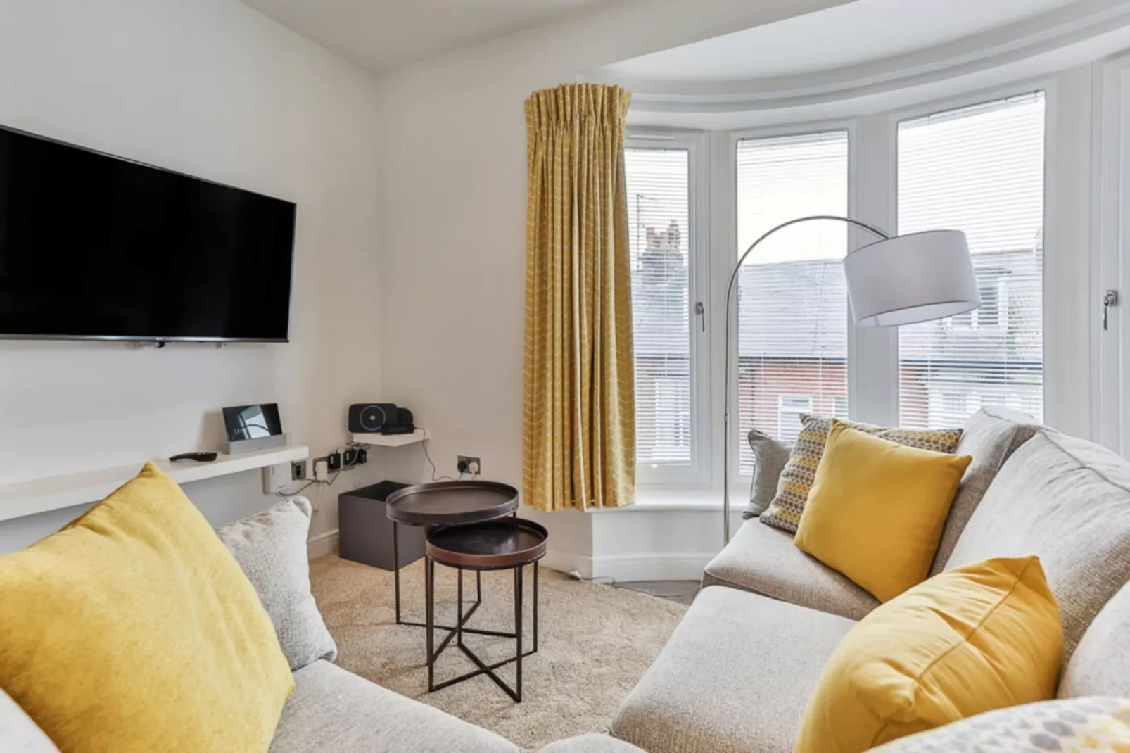 Belle House, Apt 6-Living room