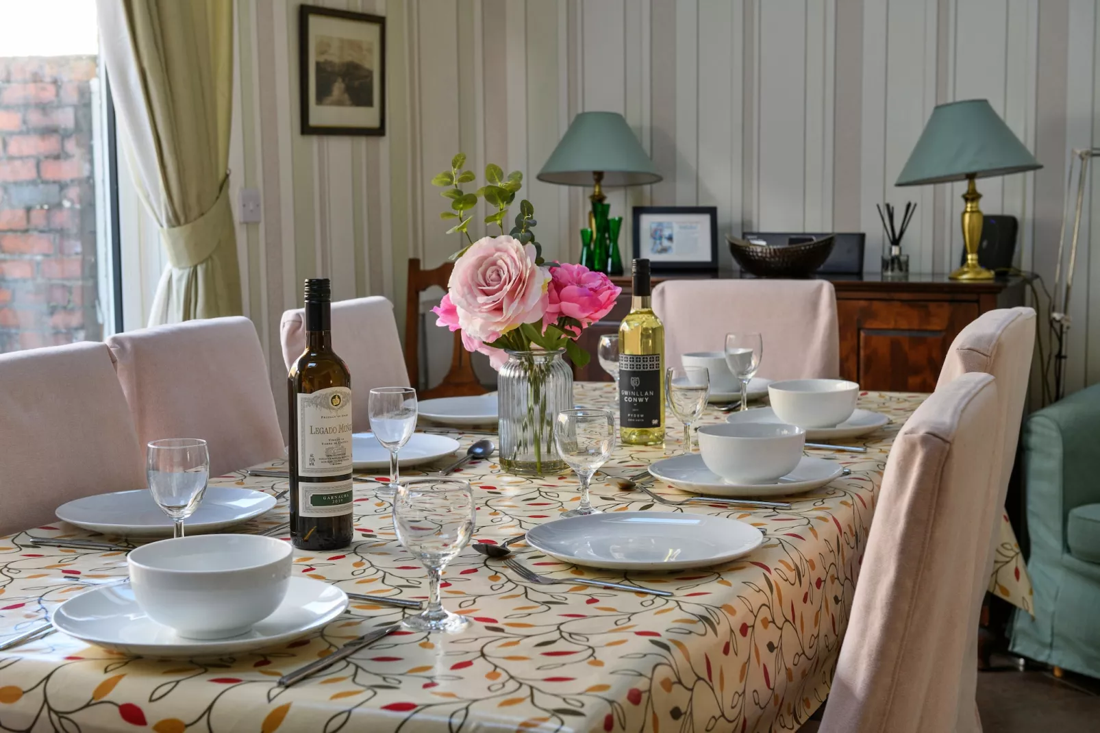 Awelon-Dining room