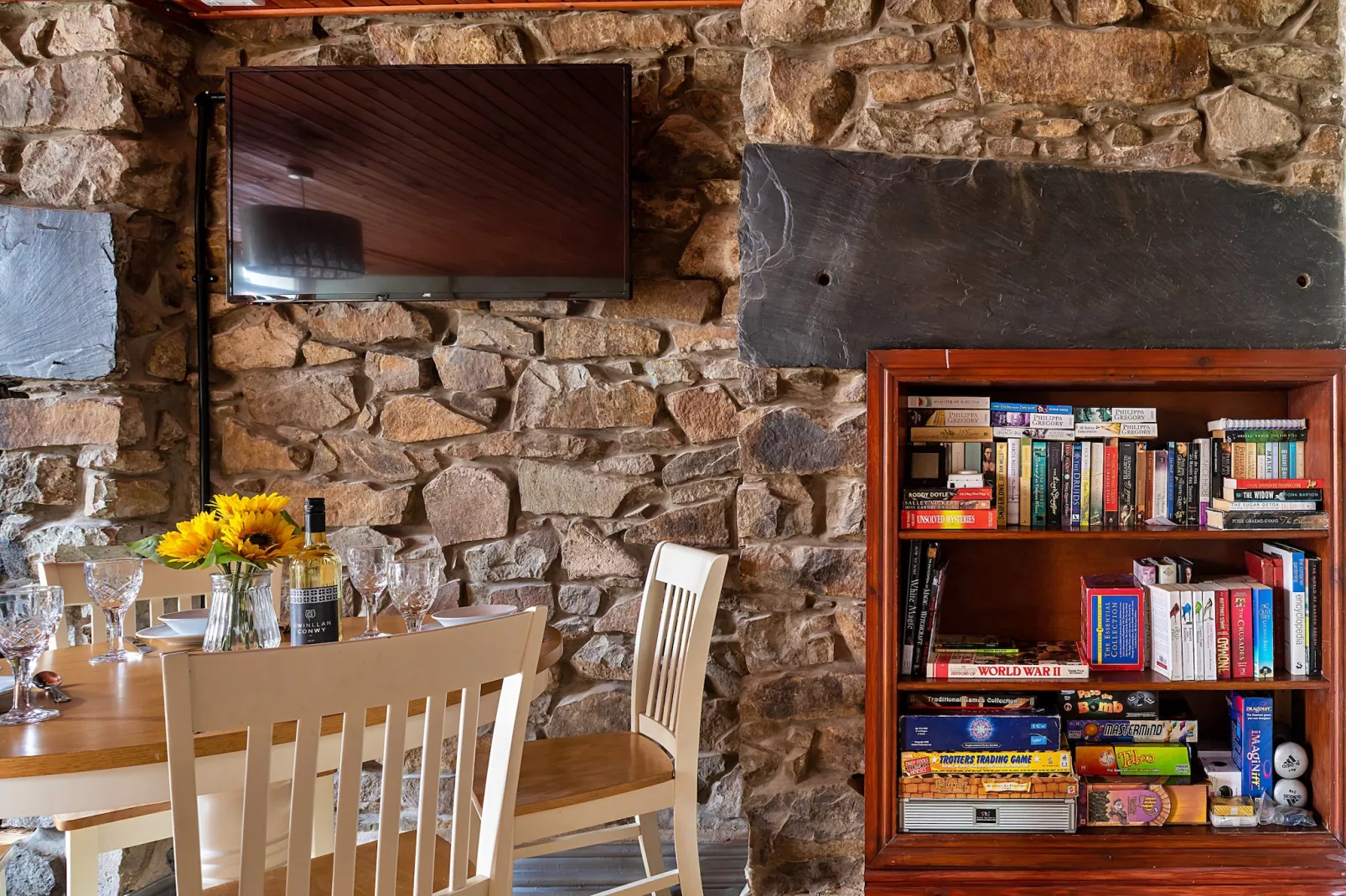 Maes Neuadd-Dining room