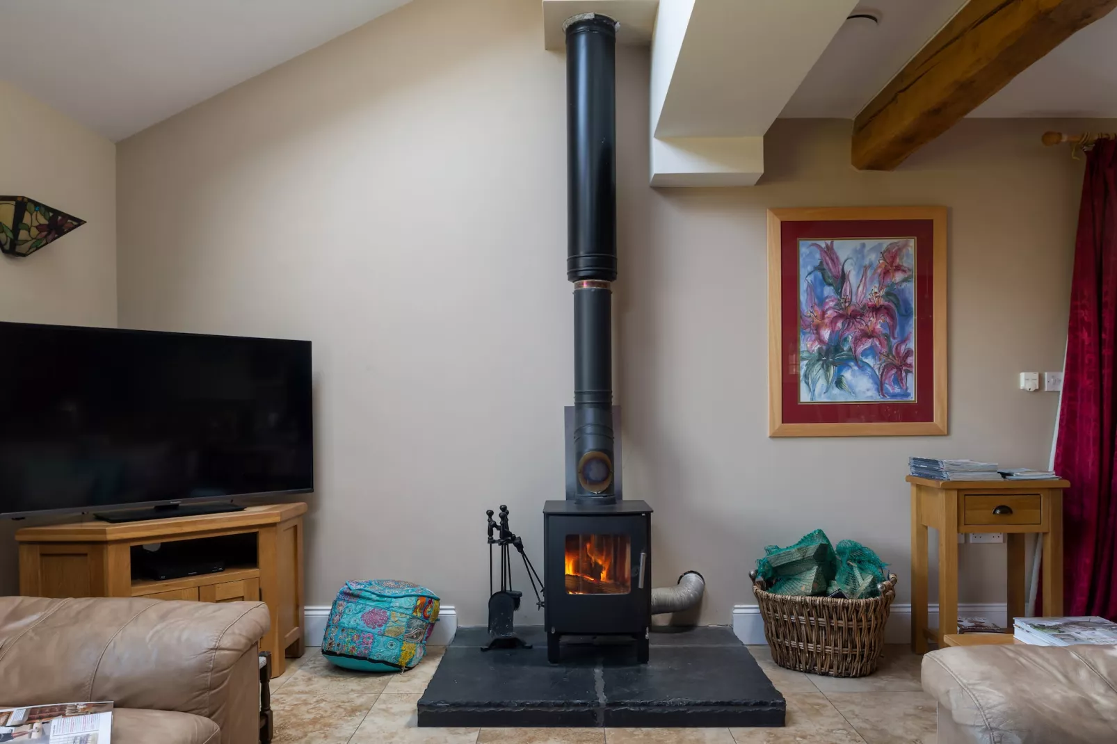Red Kites Retreat-Living room
