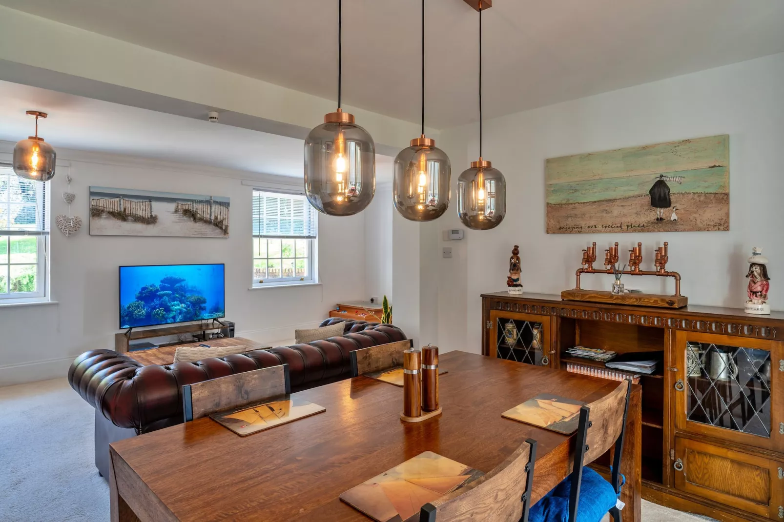 Nicely Tucked Away Cottage-Dining room