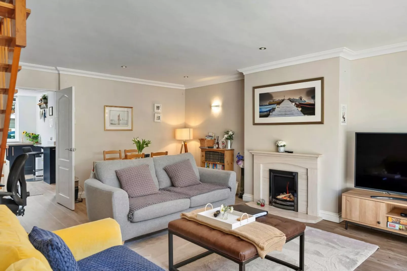 Dart Retreat-Salon