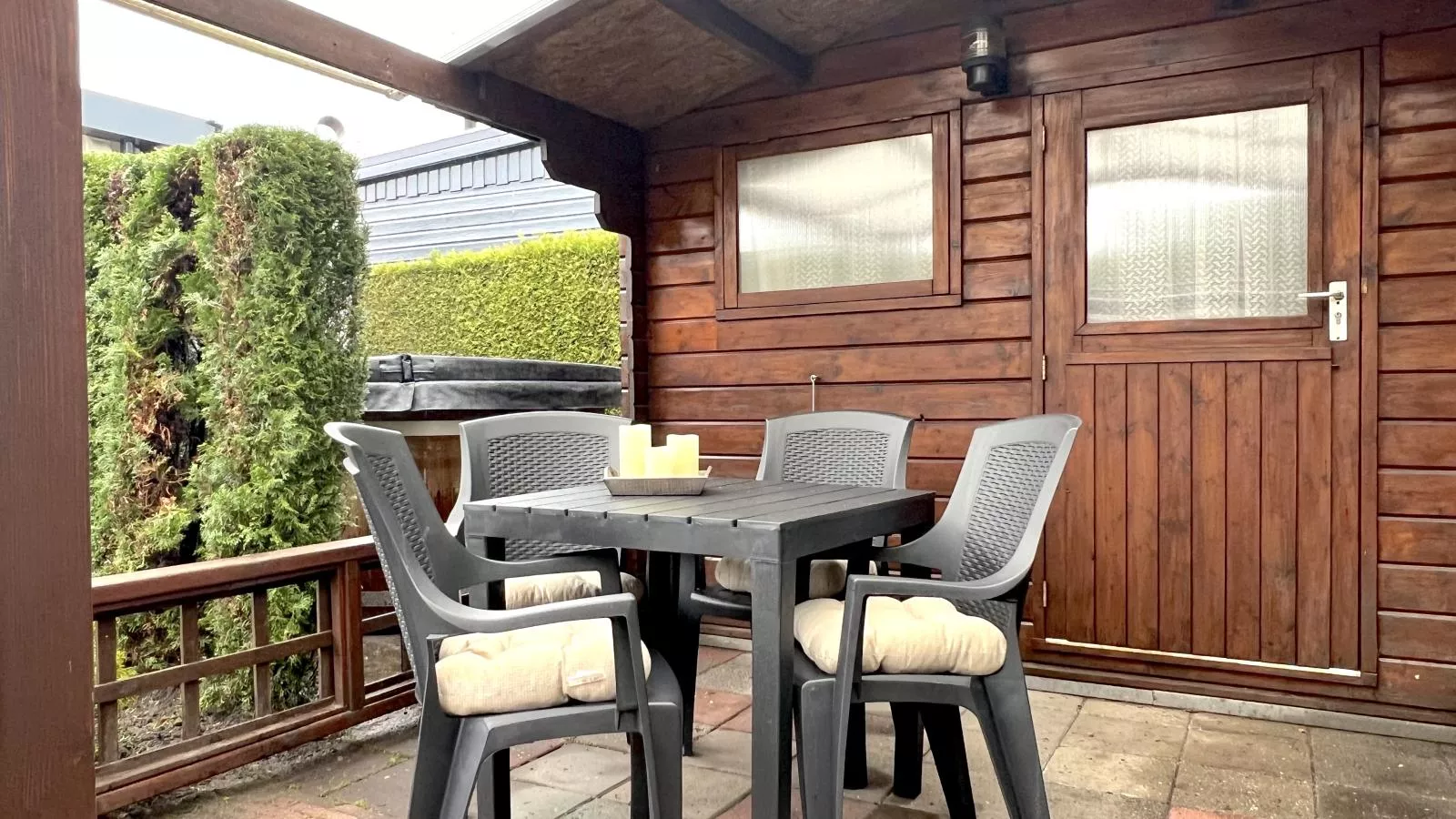 Hermelijn-Terrassenbalkon