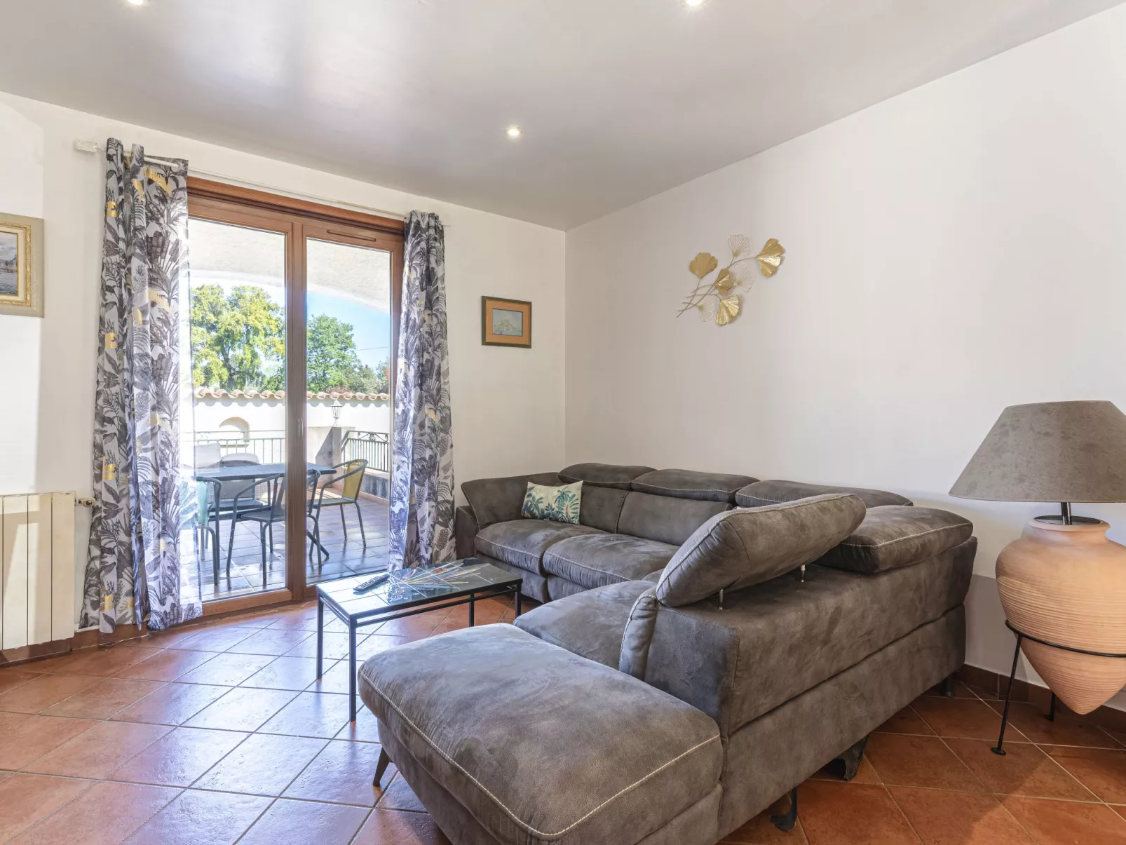 Casa Féminiccia-Inside