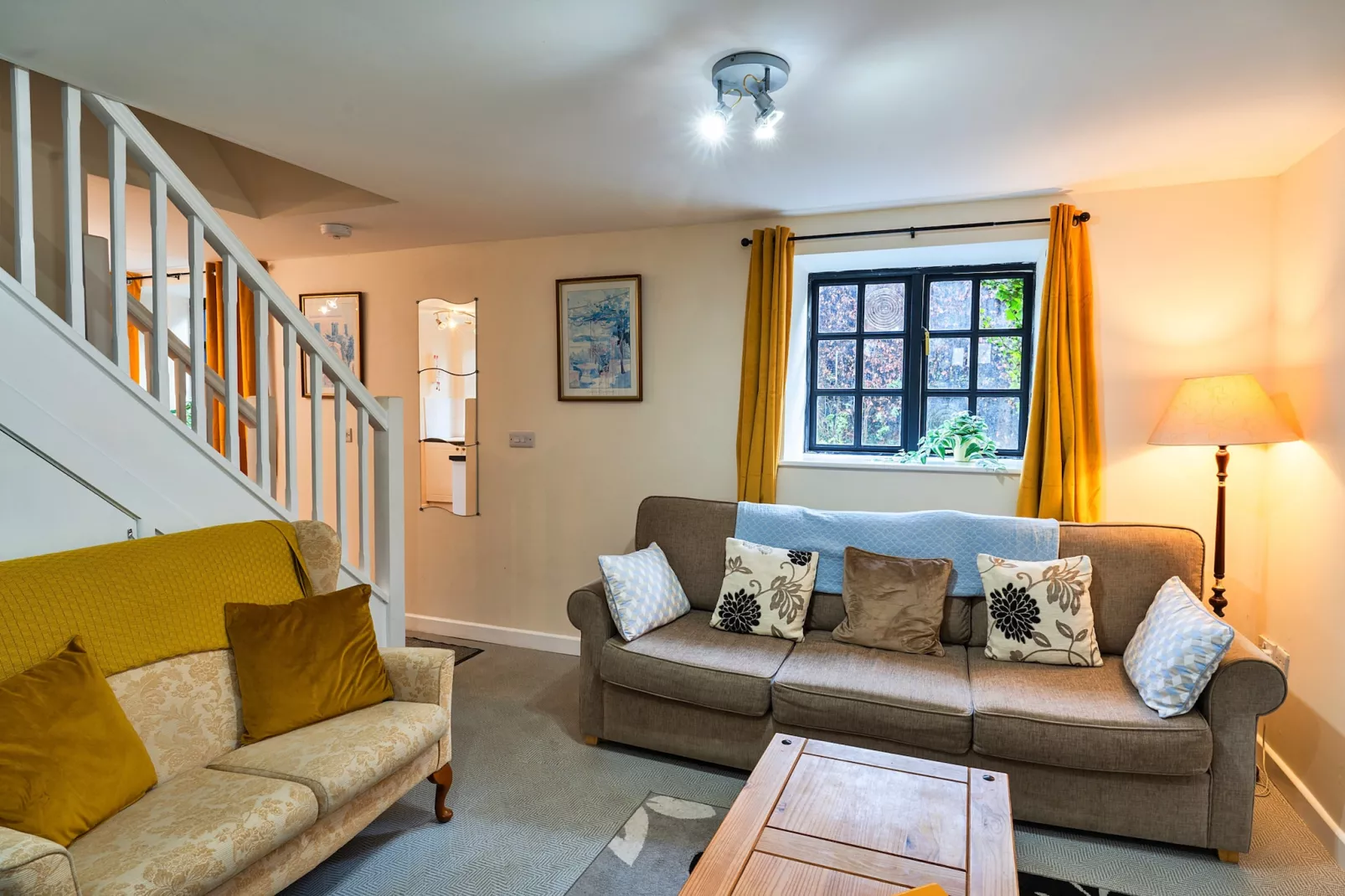 The Lodge at The Cridford Inn-Living room