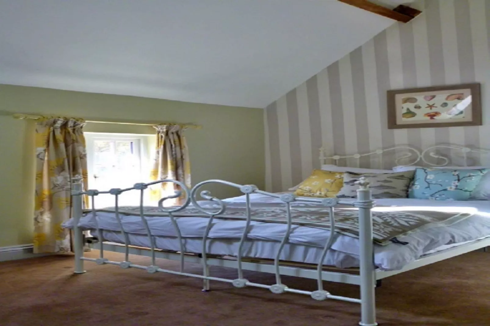 No.2 Meynell Mews-Bedroom