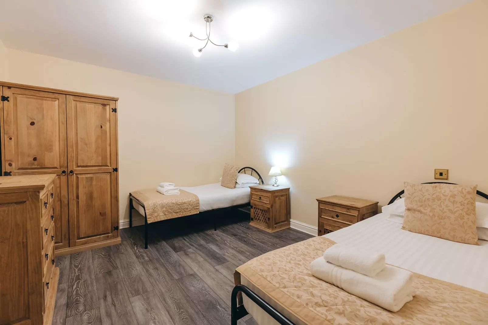 Netley Hall - Camelia-Bedroom