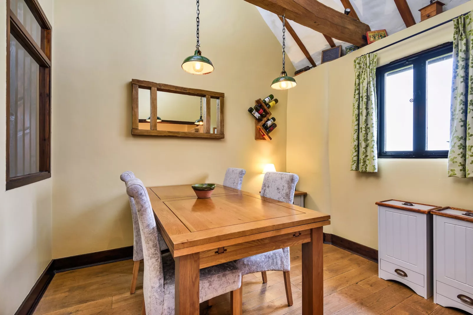 Flint Barn-Dining room
