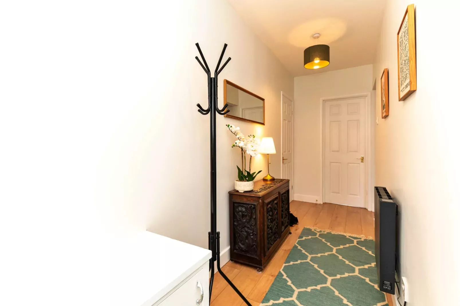 Sheila's Cottage-Living room