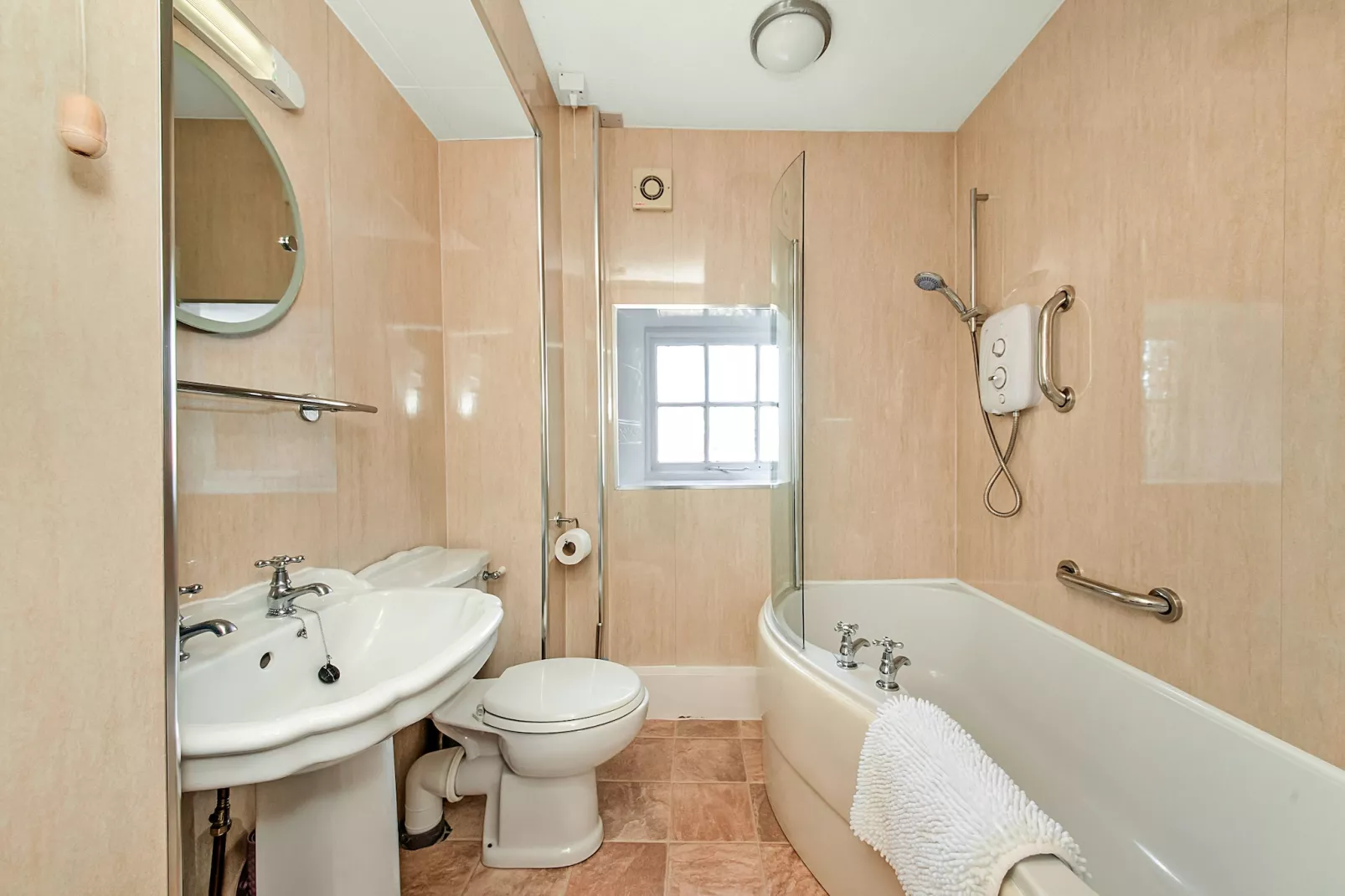 Pennine Hall Apt-Bathroom