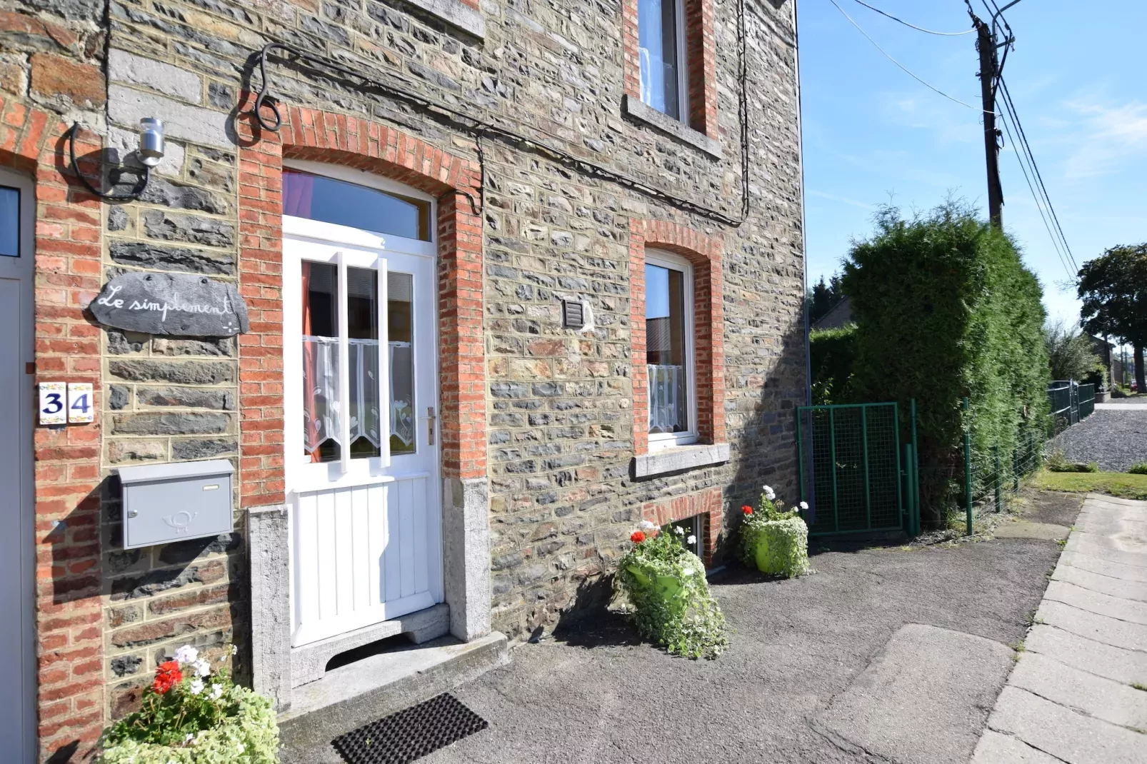 Le Simplement 2-Exterior summer