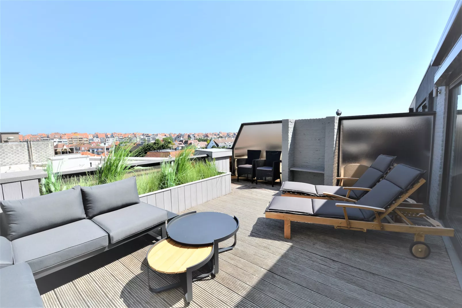 Sunrise 64-Terrace balcony