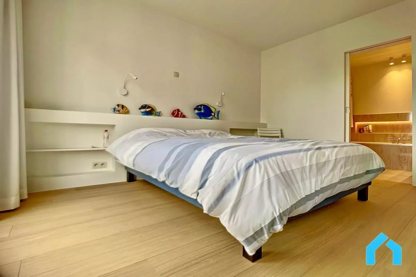 Sun Building 61-Bedroom