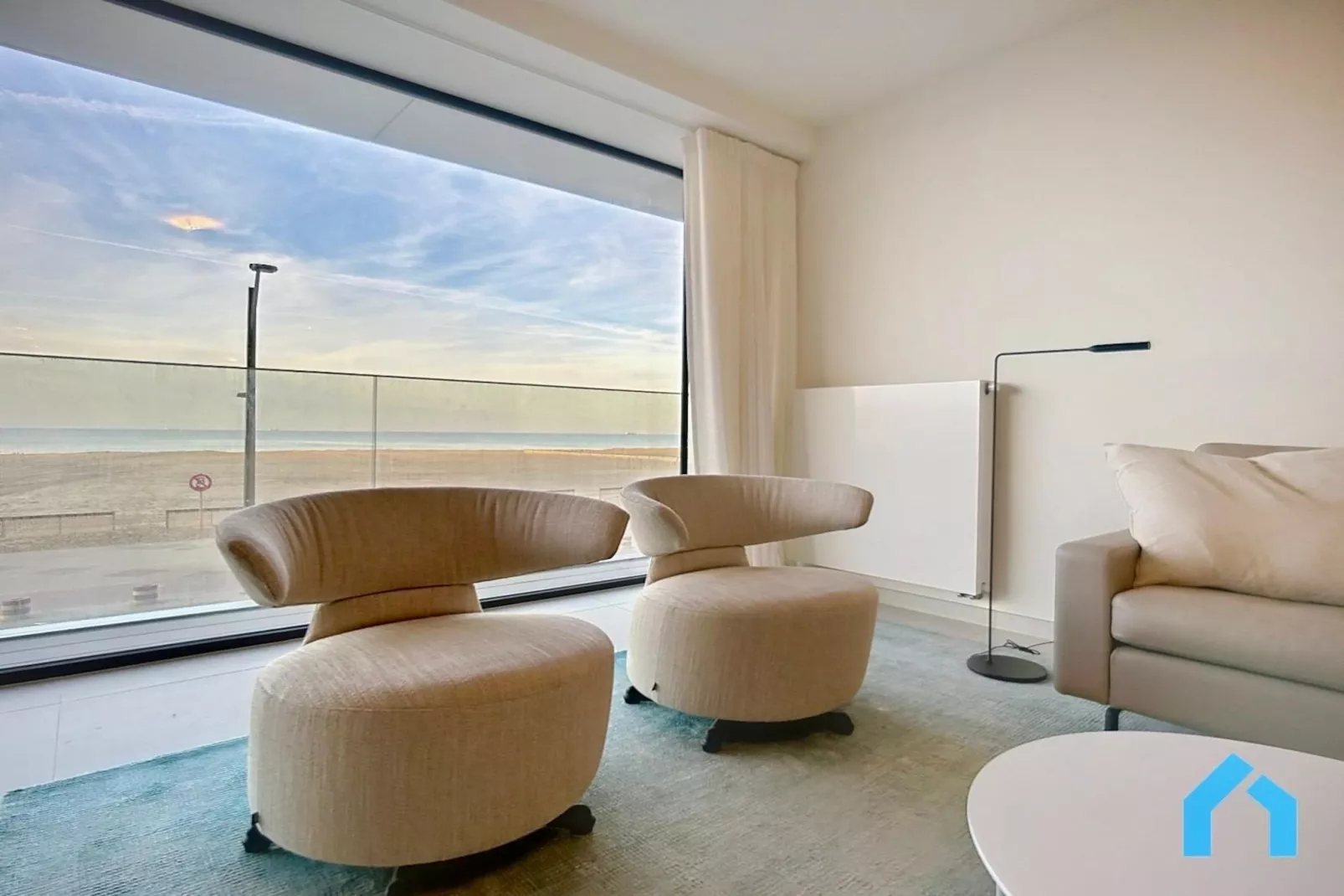 Emeraude 11-Living room