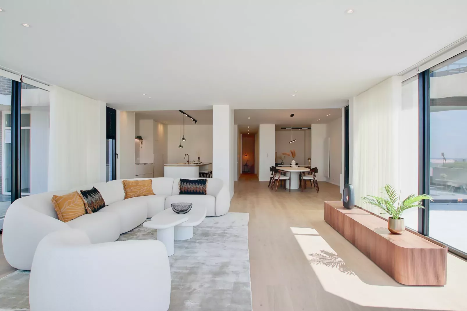 SCORPIO A/B-Living room