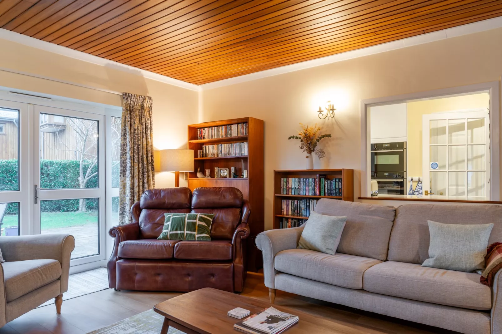 Sunny Nook-Living room
