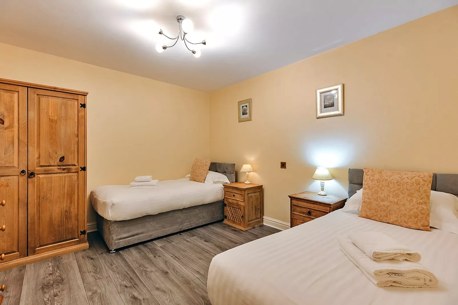 Netley Hall - Mulberry-Bedroom