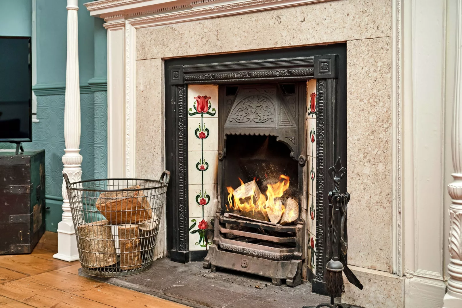 Low Green Cottage-Living room