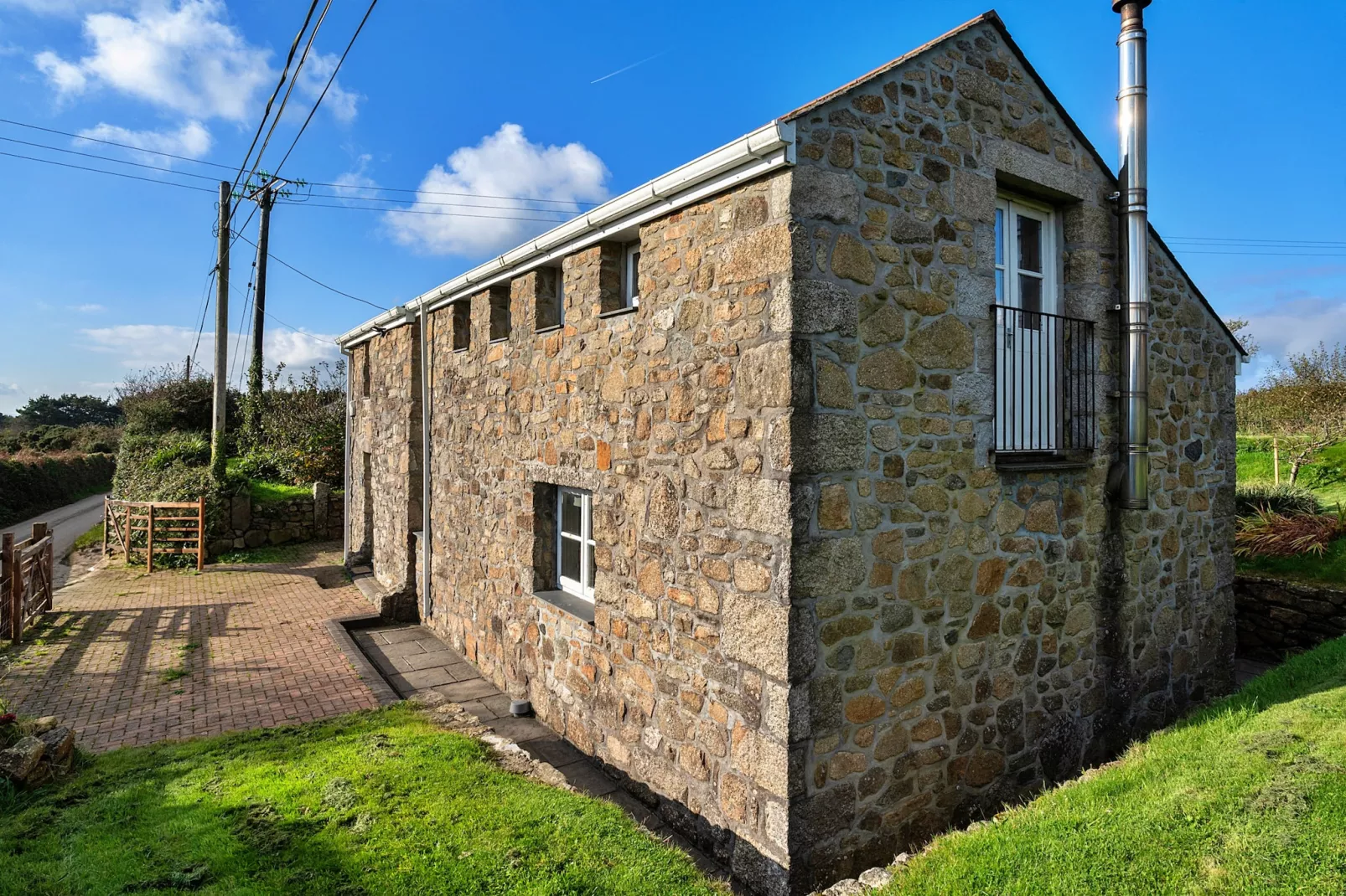 Trennal Barn-Exterior summer