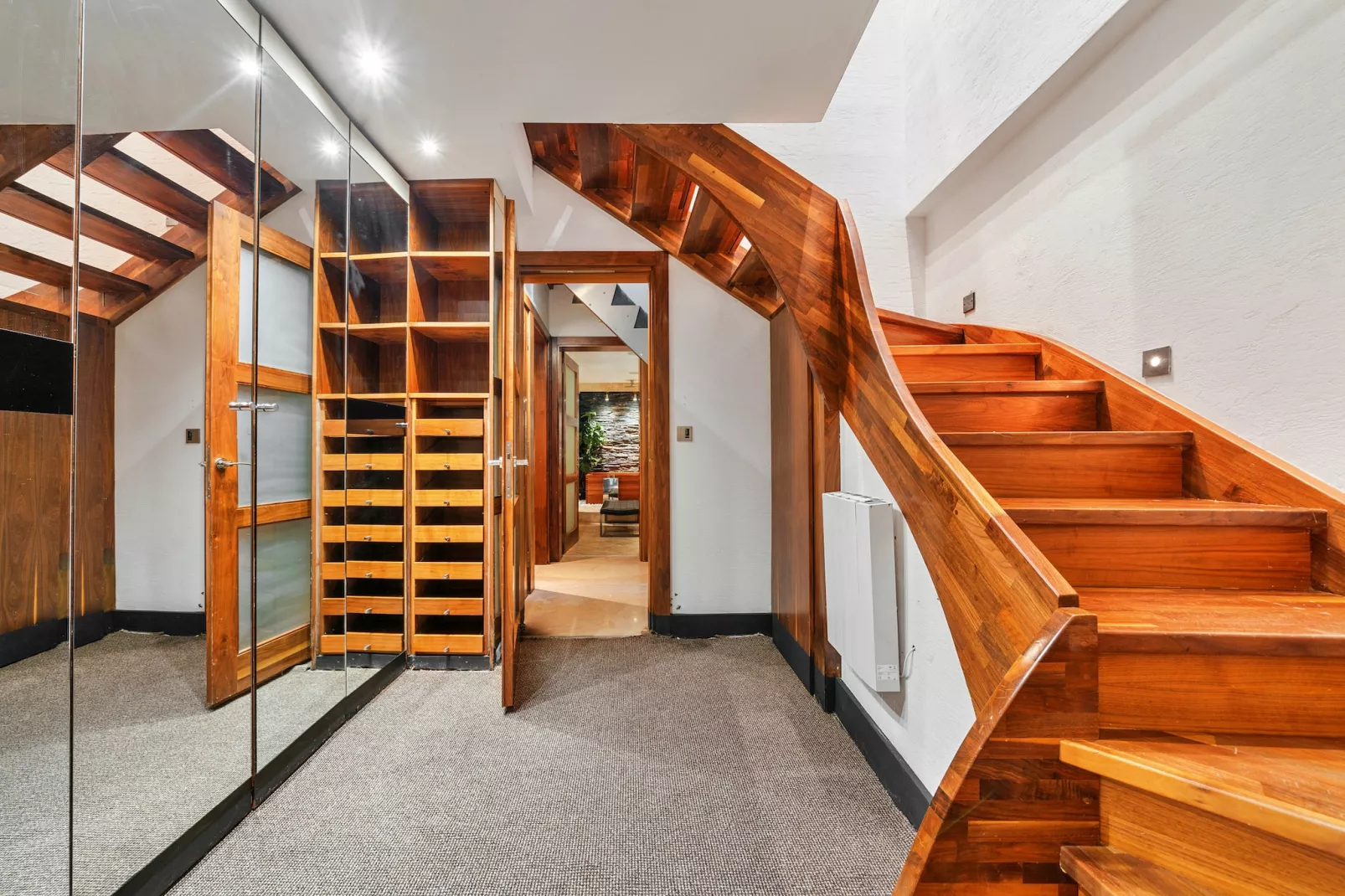Kensington Residence-Landing