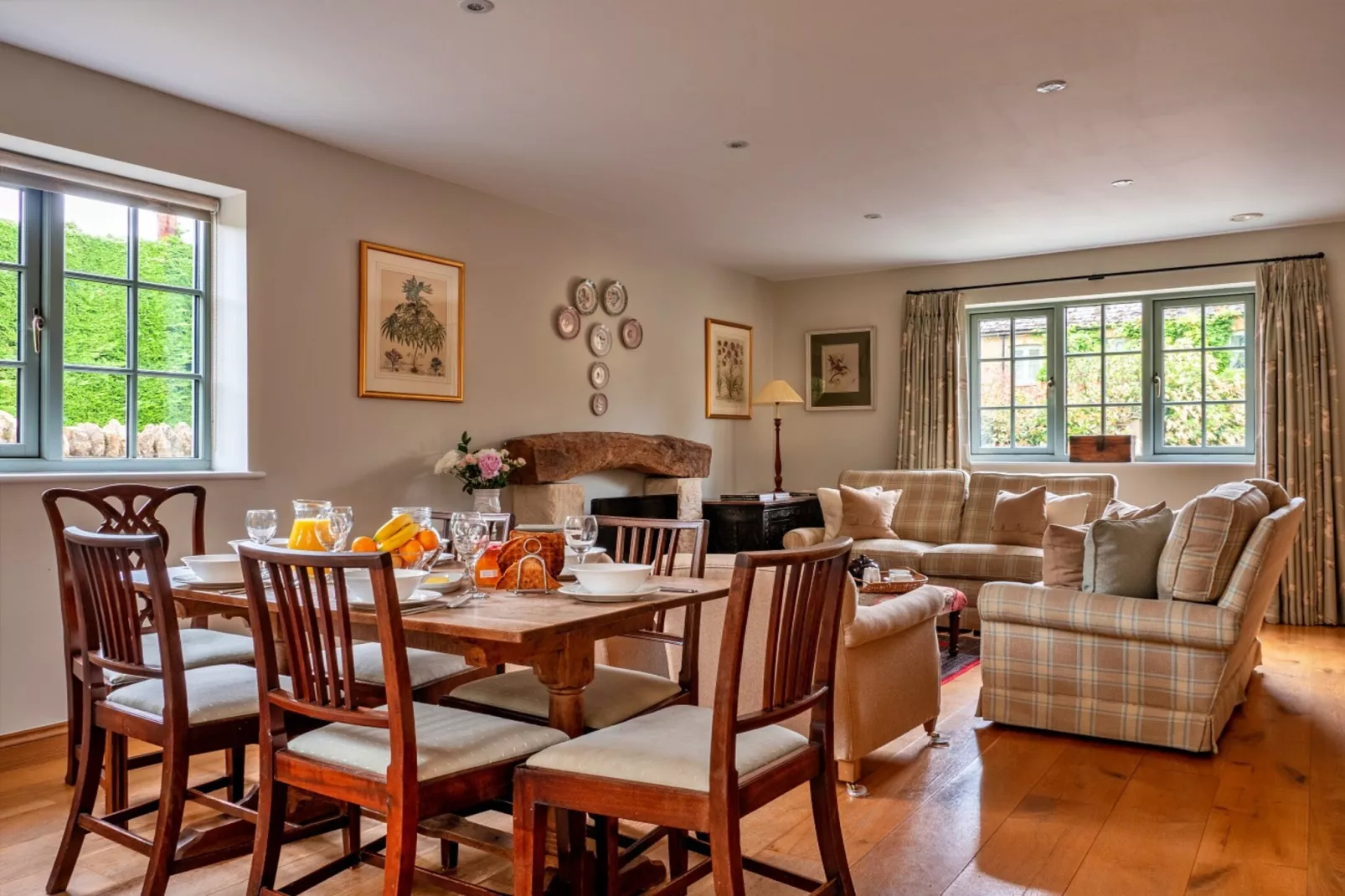 Kite's Gate-Dining room