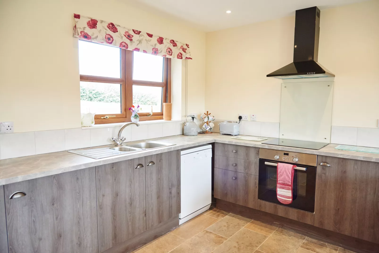 Quail's Nest Cottage-Kitchen