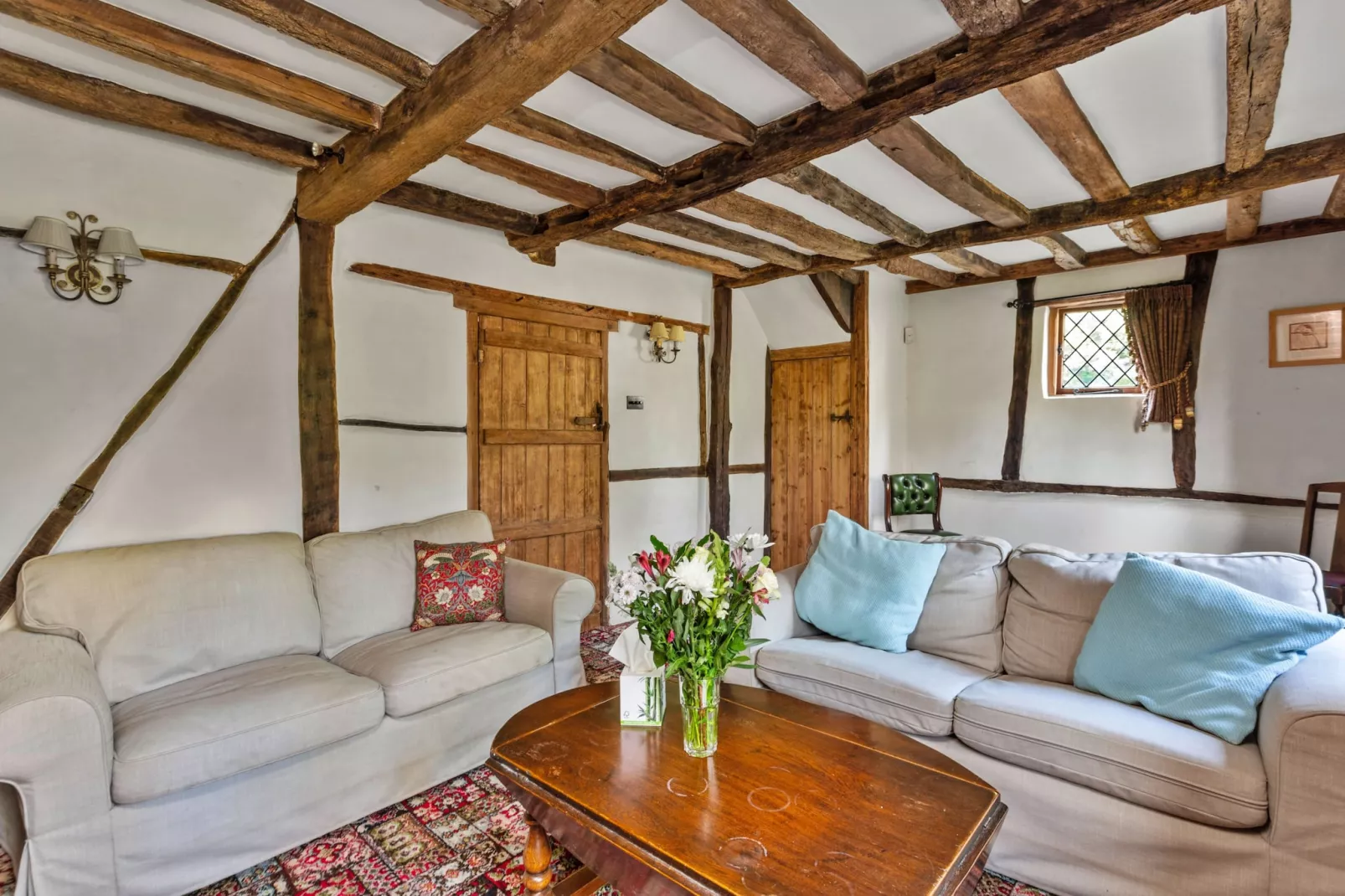 Sandhill Cottage with Hot Tub-Living room