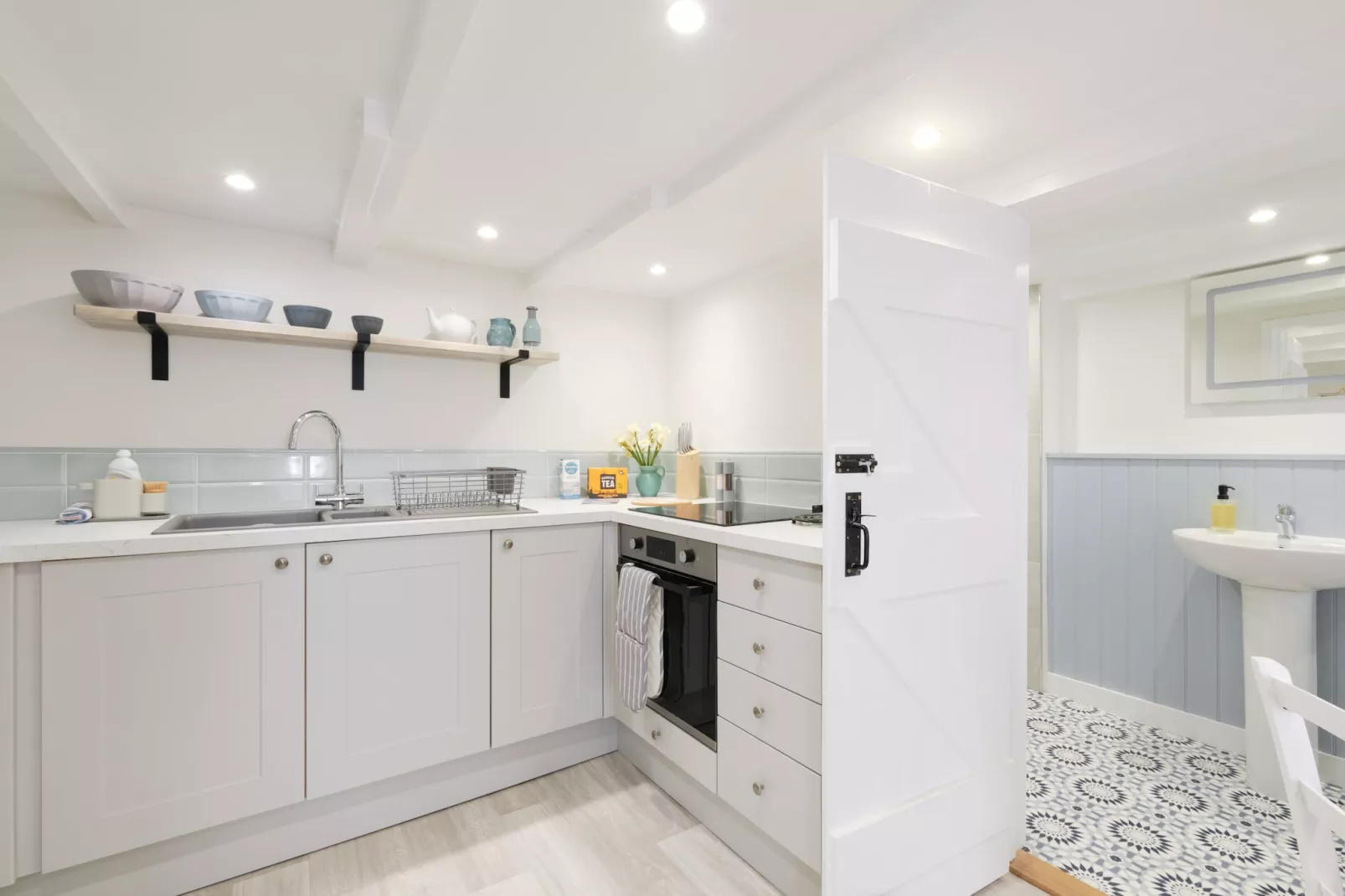 Coral Cottage-Kitchen
