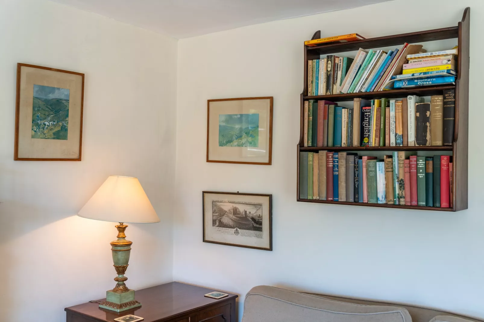 Valley Cottage-Living room