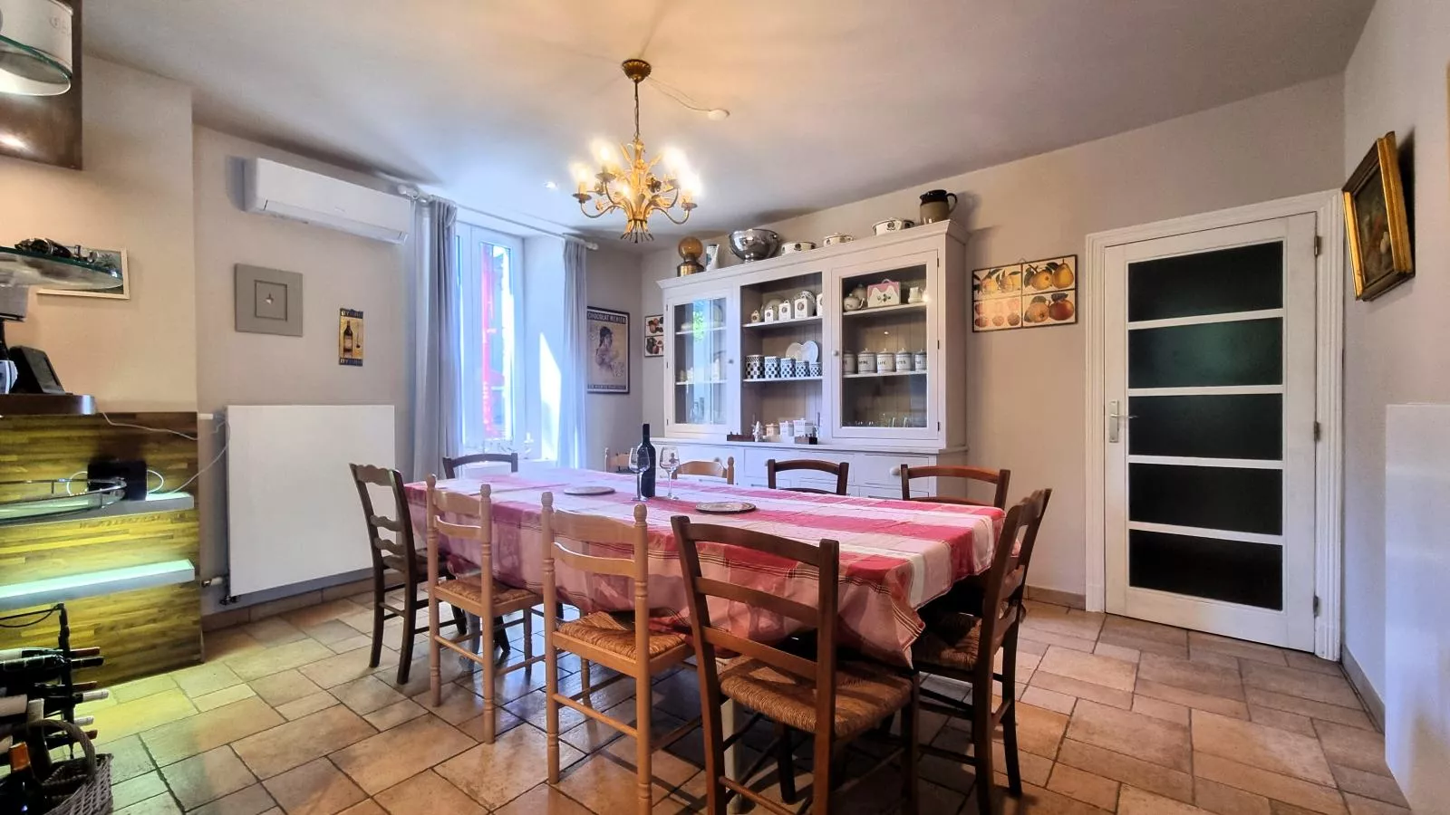 Les Châtaignes-Dining room