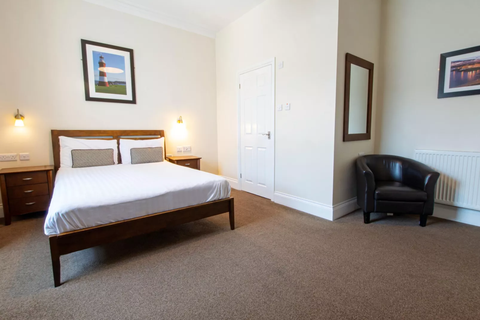 Grosevnor  Sta Double-Bedroom