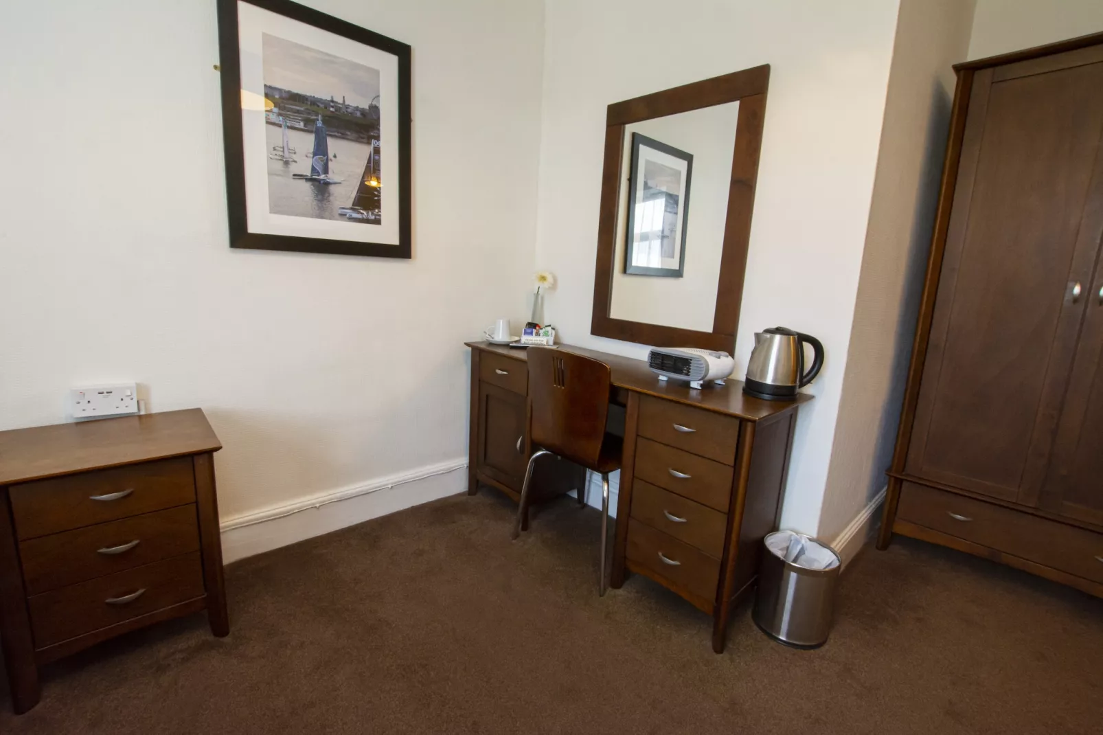 Grosevnor  Sta Single-Bedroom