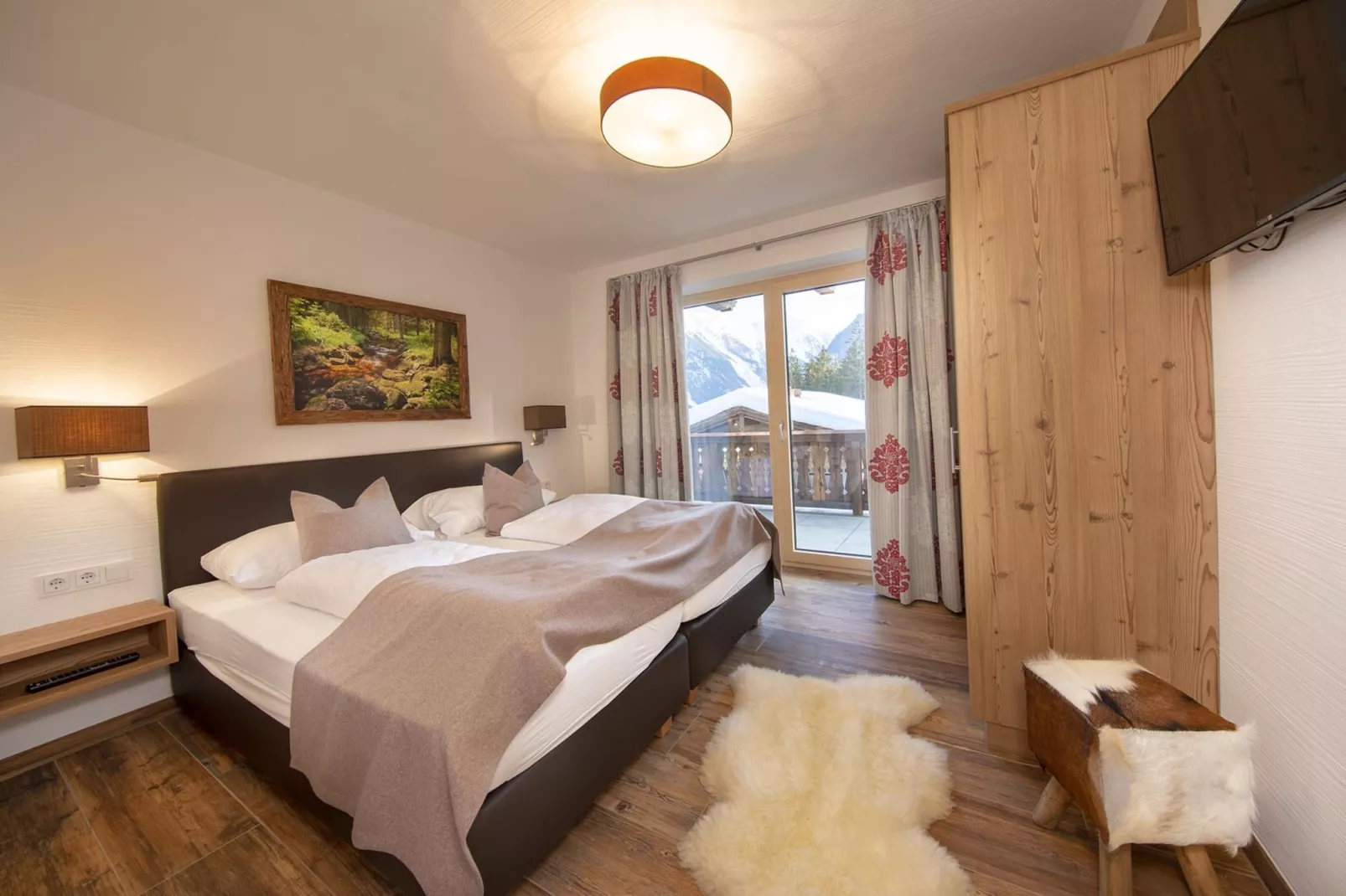 Nationalpark Chalet Stein am Ferner-Bedroom