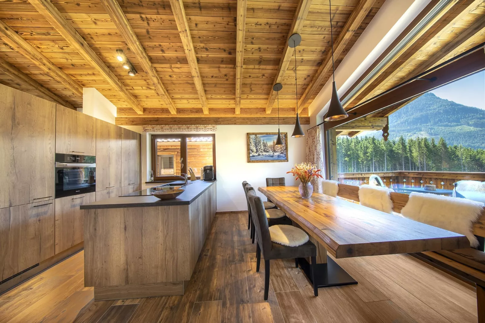 Nationalpark Chalet Reichenbergerspitze-Dining room