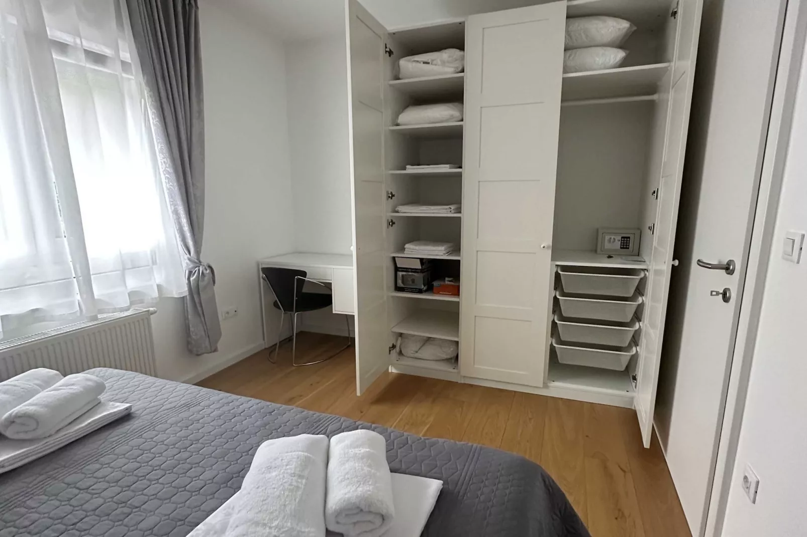 Cozy Retreat in Krapinske Toplice: Comfort and Prime Location with Pivate Parking - One Bedroom Apartment-Bedroom