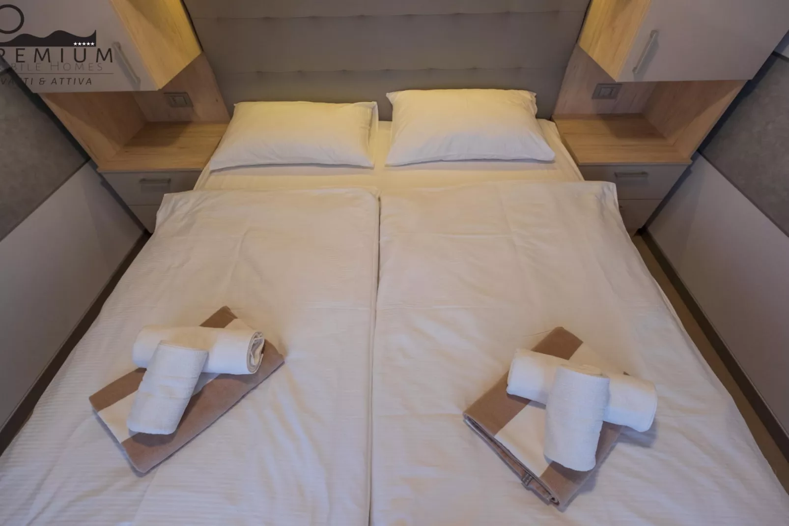 Charming Two-bedroom Mobile Homes Drage - Mobile Home with Sea View-Bedroom