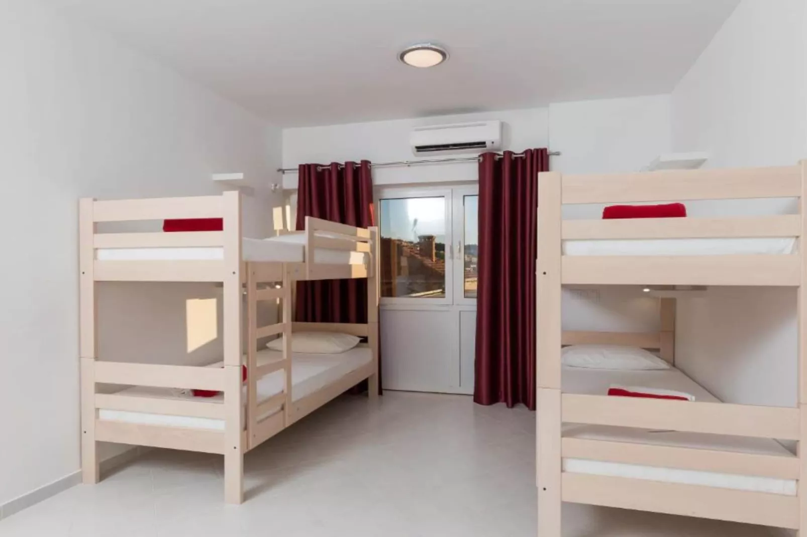 Hostel Free Bird  - Bed in Ten Bed Mixed Dormitory Room 5 (J)-Bedroom