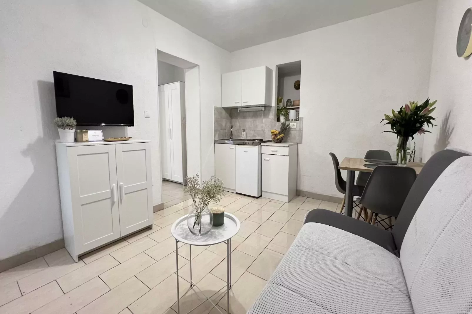 Apartmani Vela Makarska - Studio With Garden View-Living room