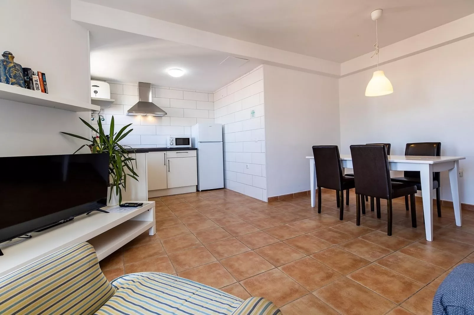 Apartamento en playa Las Carmenes-Dining room