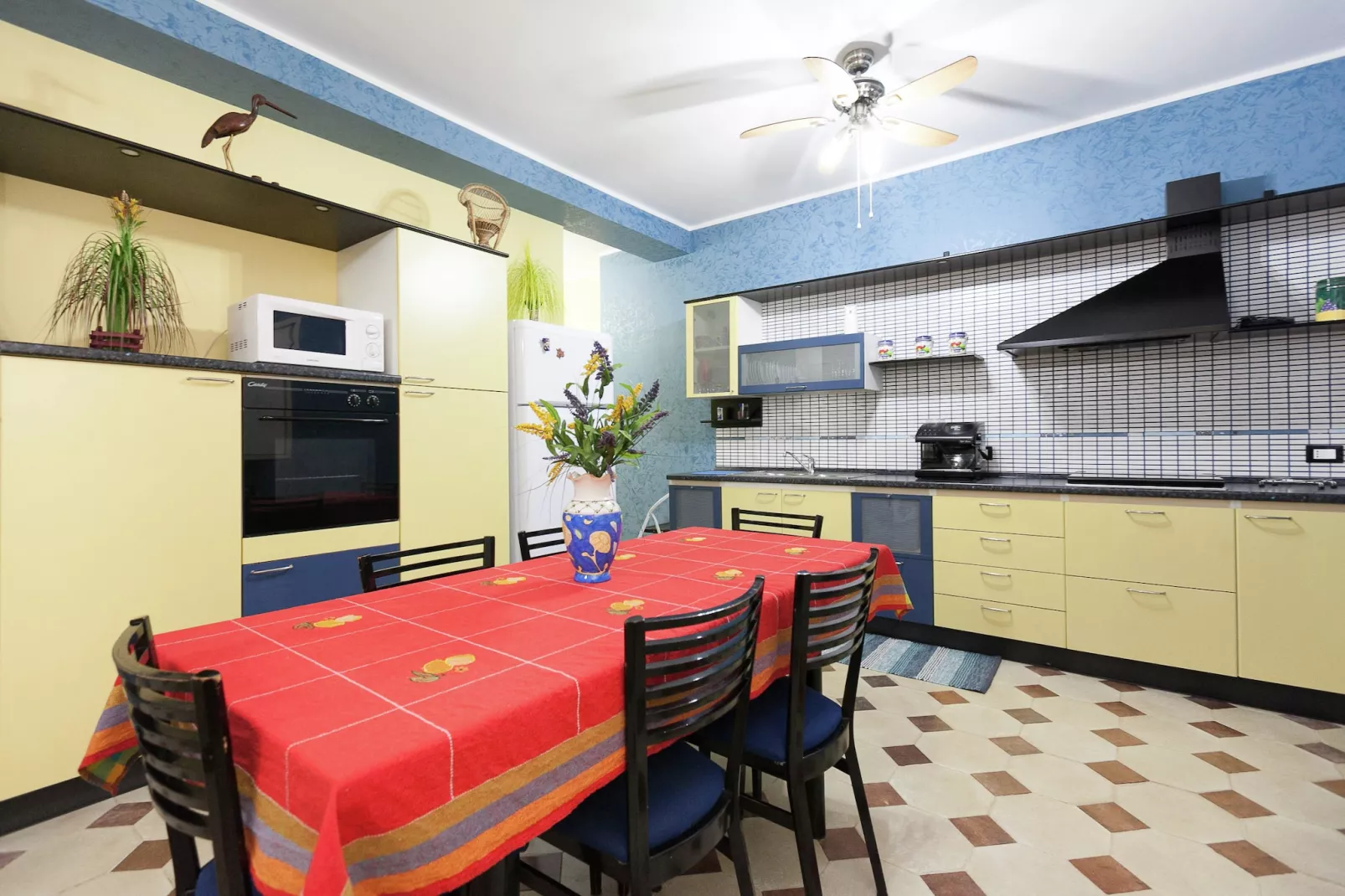 Villa Russo-Kitchen