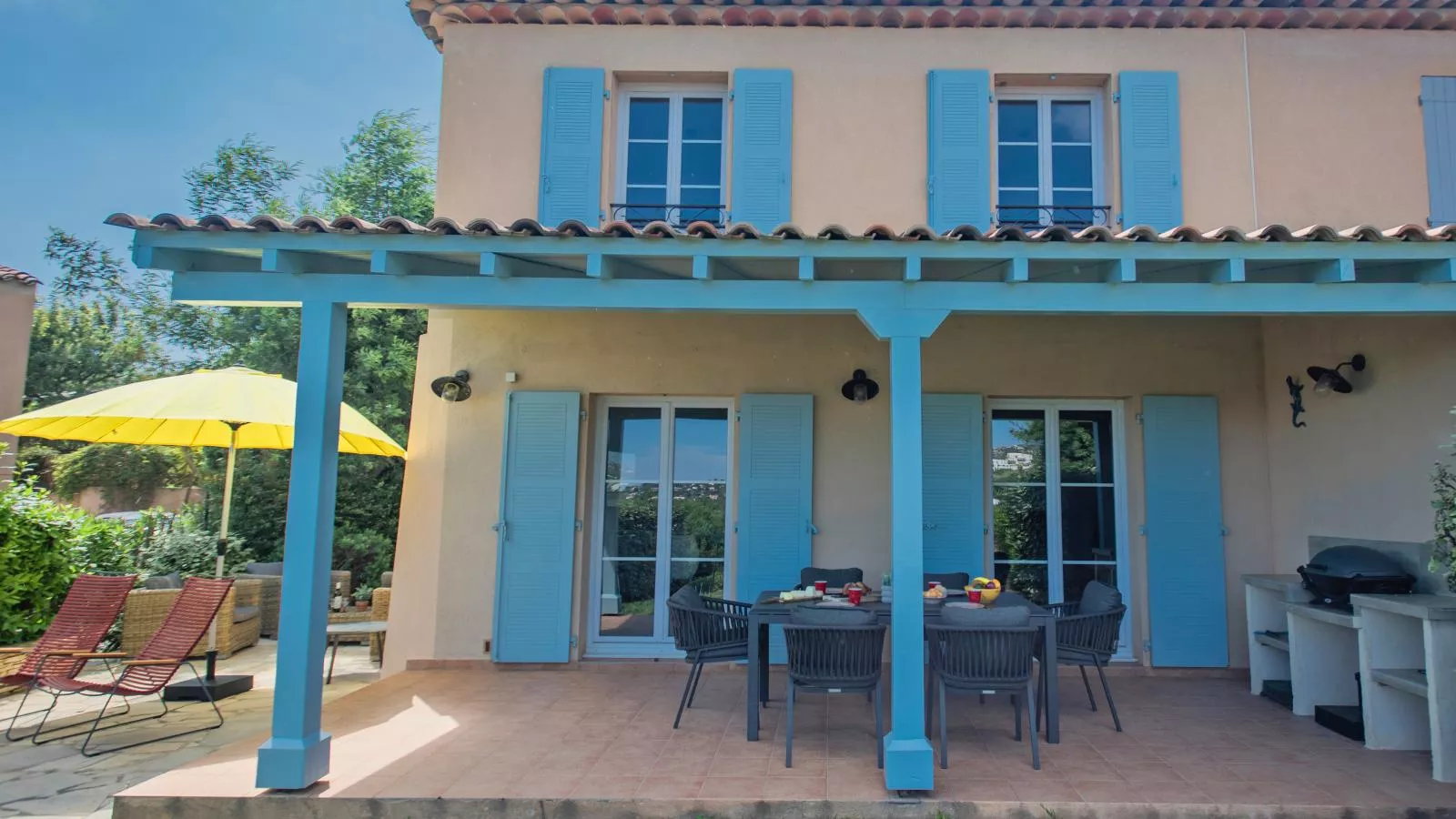 Les Collines-Exterior summer