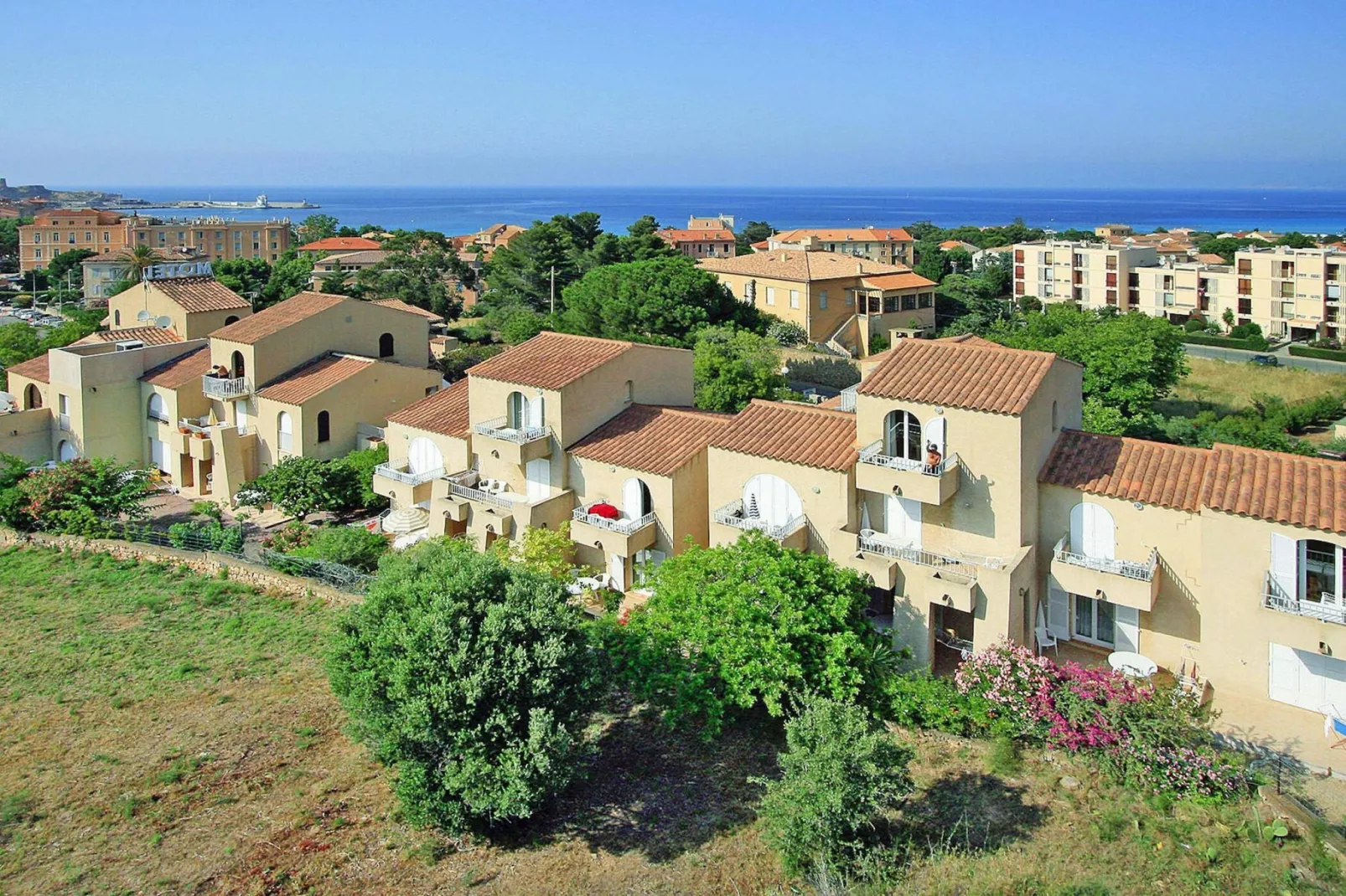 Apartments Motel Le Vieux Moulin Ile Rousse // 2pc4 -Apt 4 pers rez-de-chaussée-Areas summer 1km
