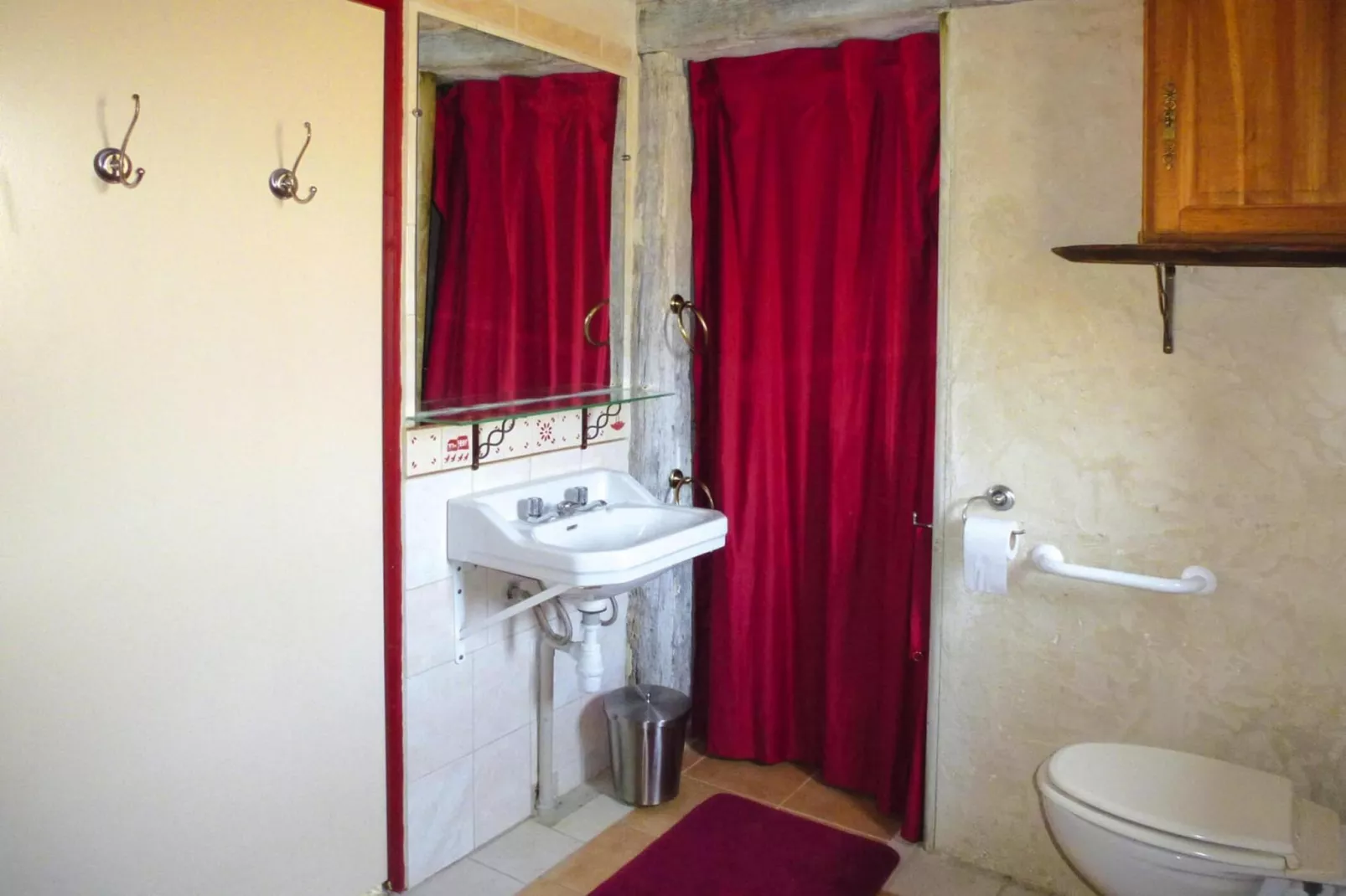 Semi-detached house, Saint-Lô-d'Ourville-Manoir-Bathroom