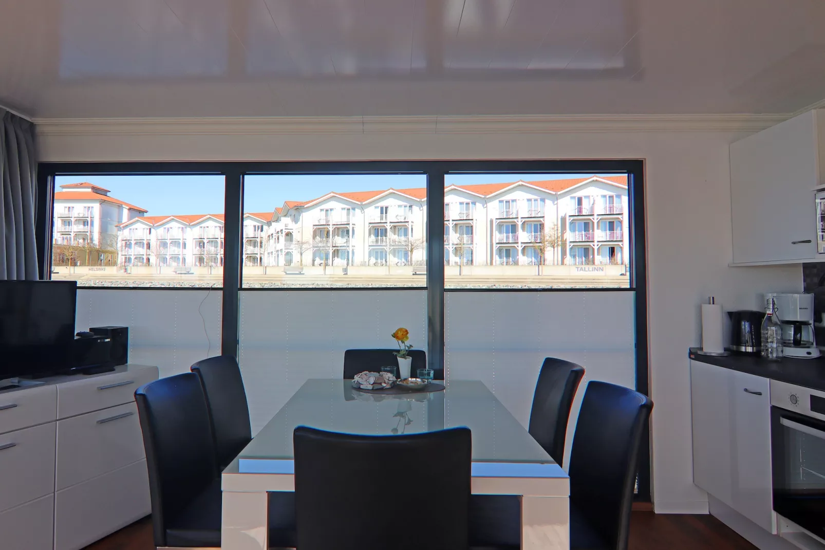 Hausboot Familiy & Friends LP 1 / 4 Personen-Dining room