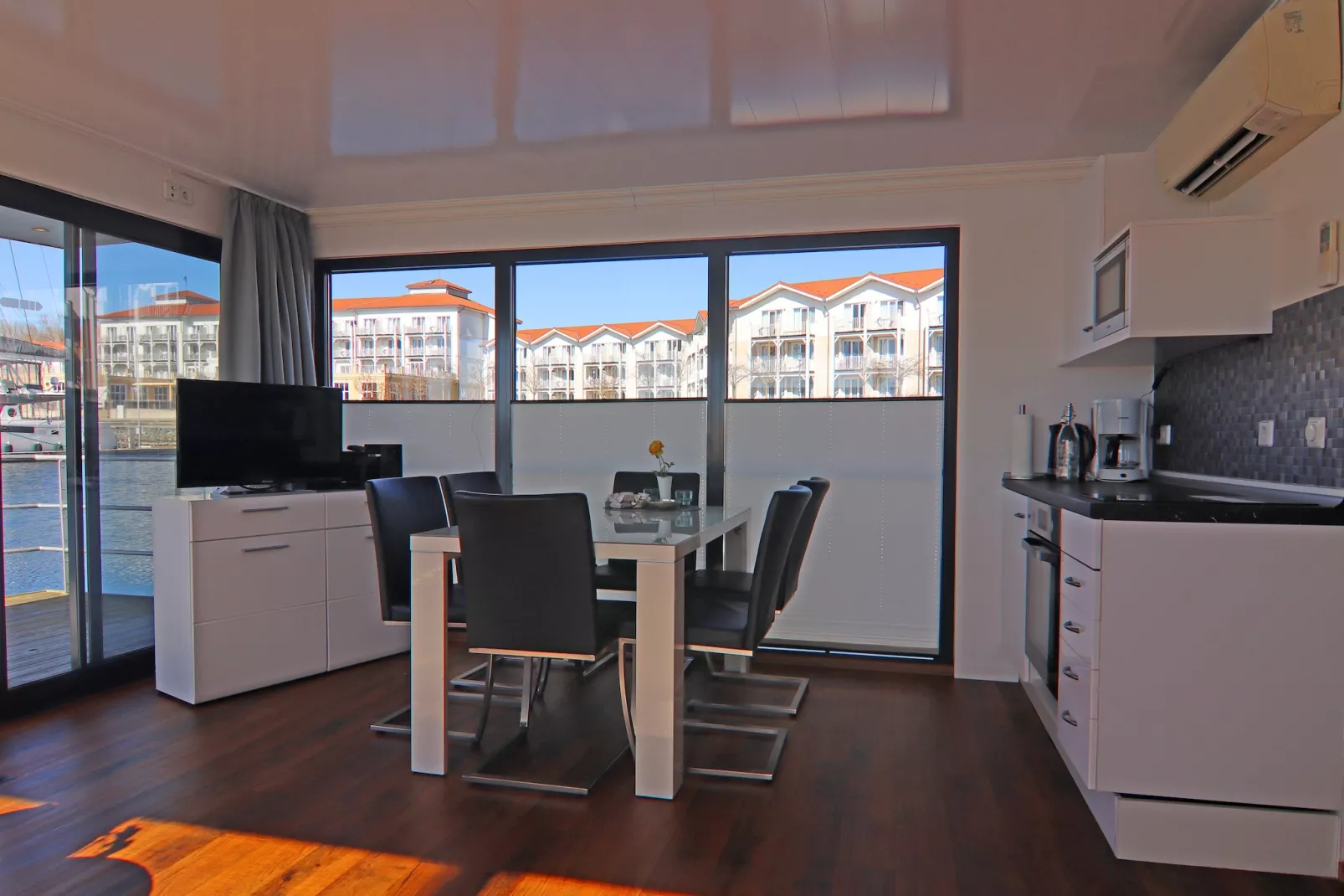 Hausboot Familiy & Friends LP 1 / 3 Personen-Dining room