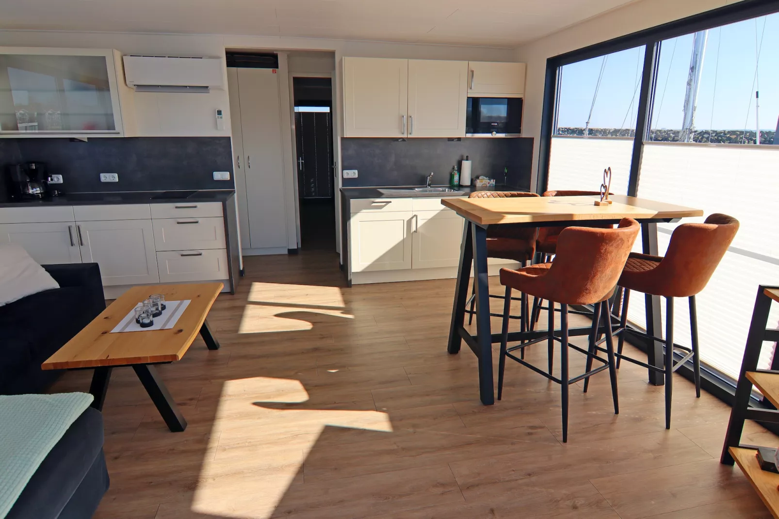 Hausboot Family & Friends mit Hund LP 10 / 1-2 Personen-Dining room