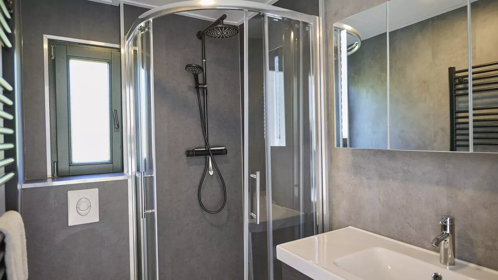 T Kaatsheuveltje 6-Bathroom