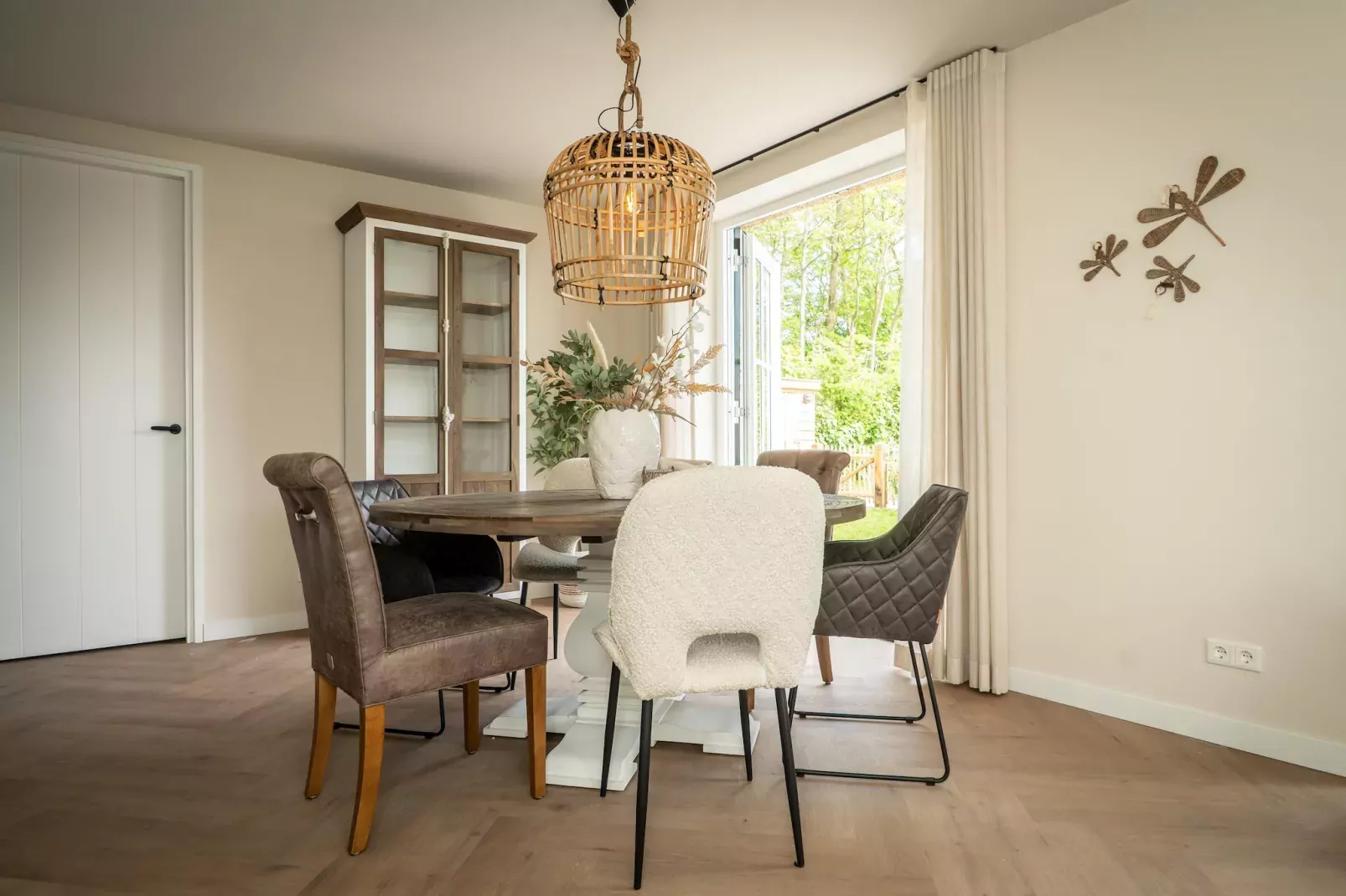 So What 25b-Dining room